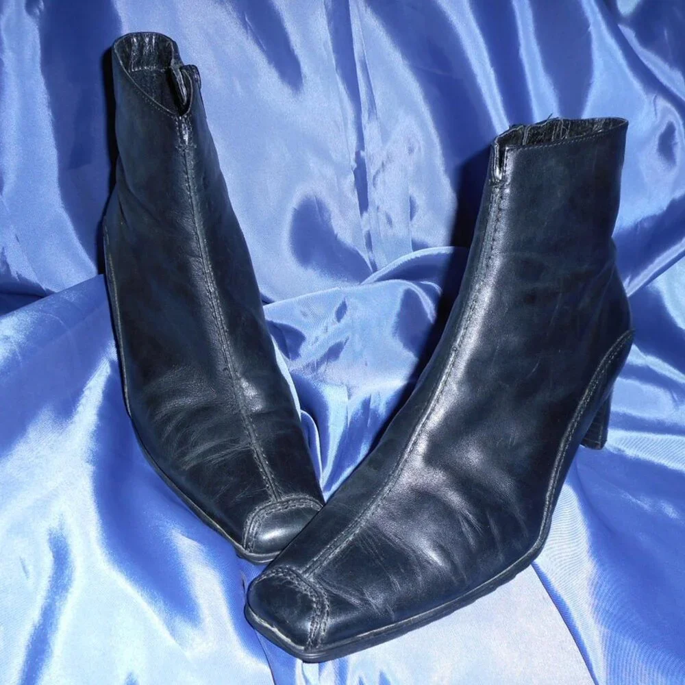 Infinity Booties - Picture 1 of 8